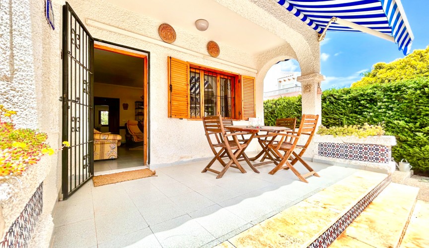 Återförsäljning - Villa -
La Zenia - Costa Blanca