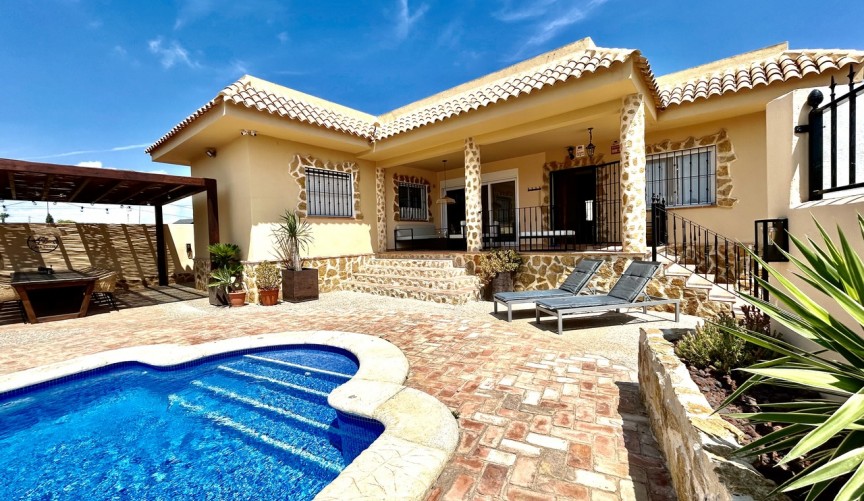 Återförsäljning - Villa -
La Zenia - Costa Blanca