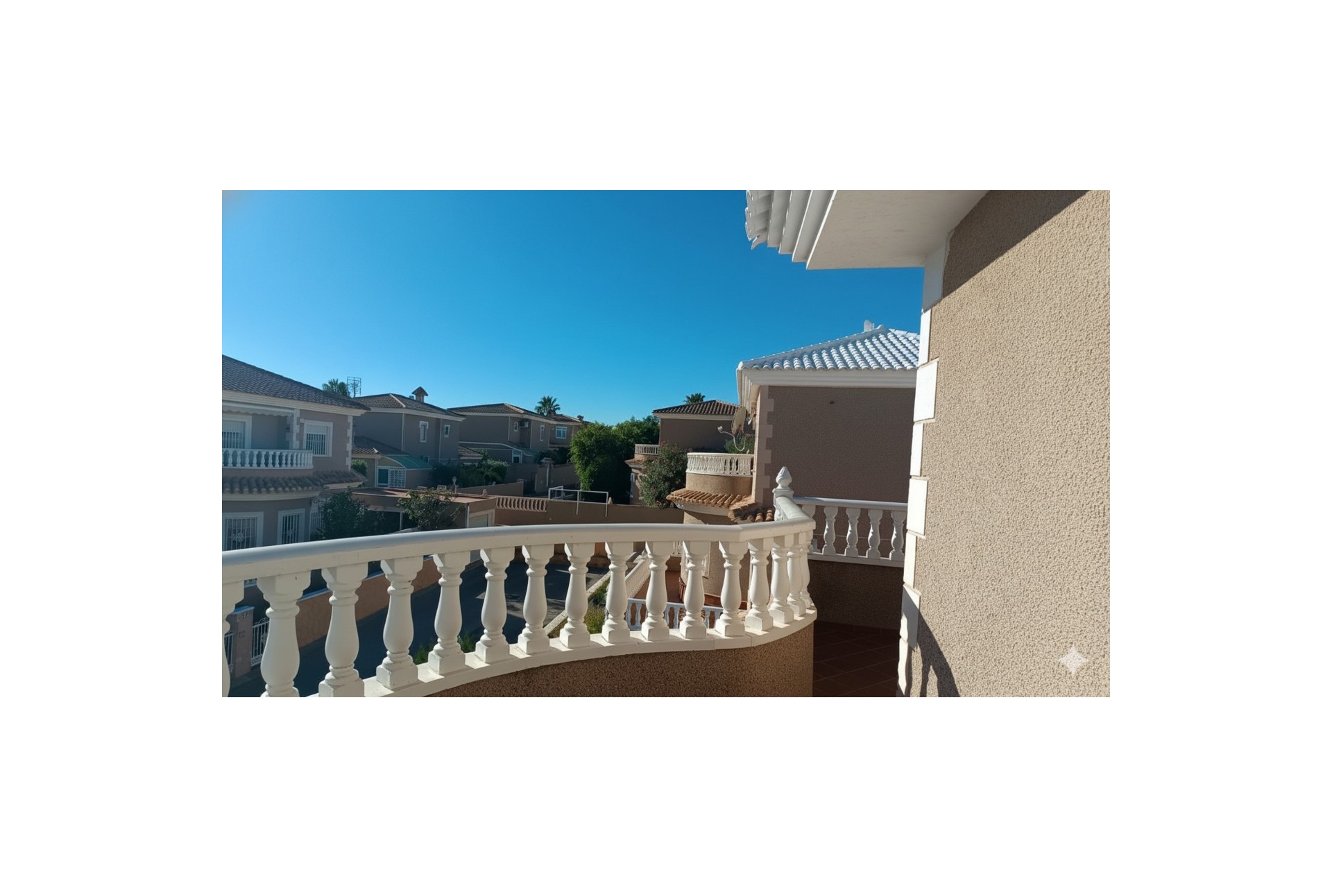 Återförsäljning - Villa -
Los Altos - Costa Blanca
