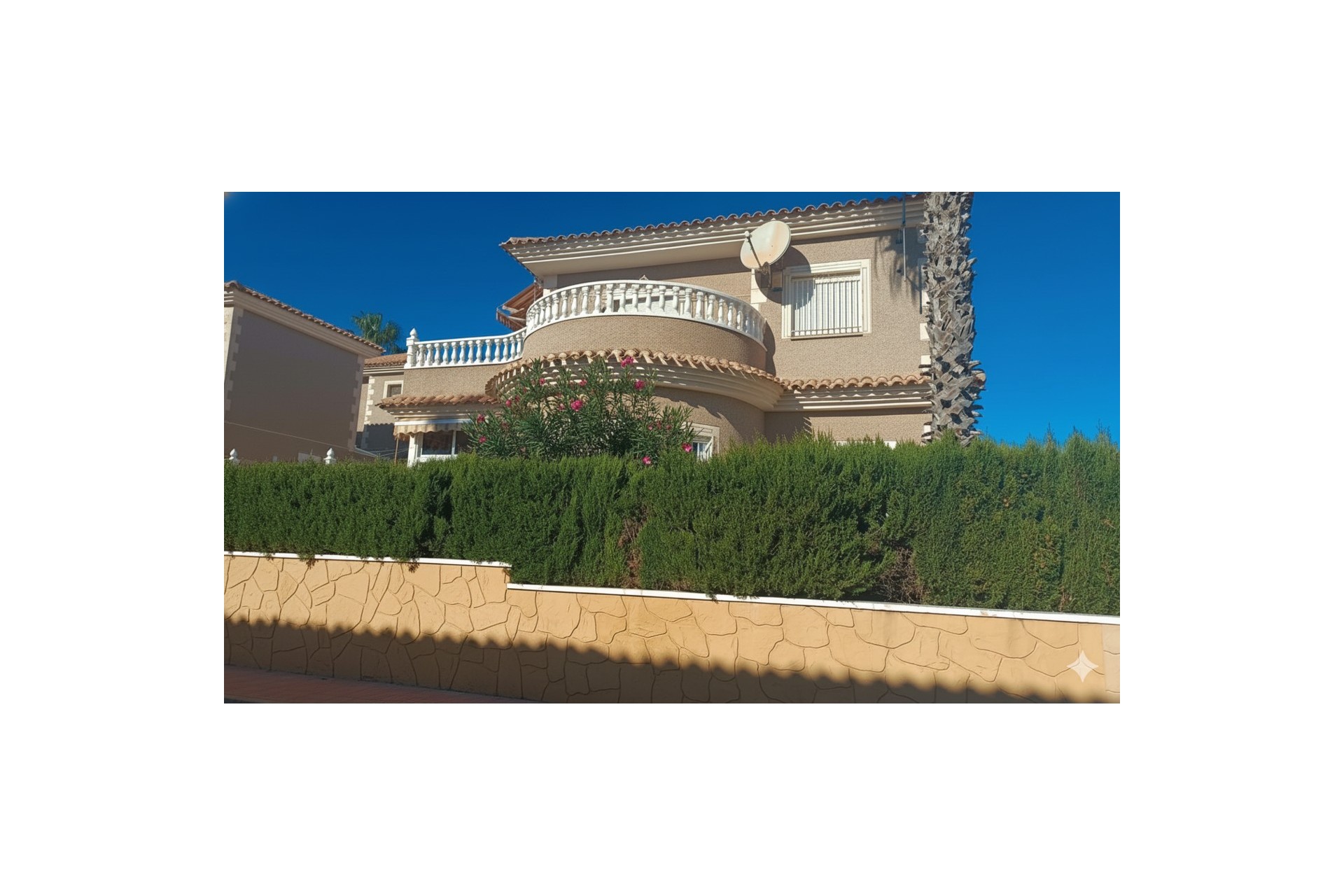 Återförsäljning - Villa -
Los Altos - Costa Blanca