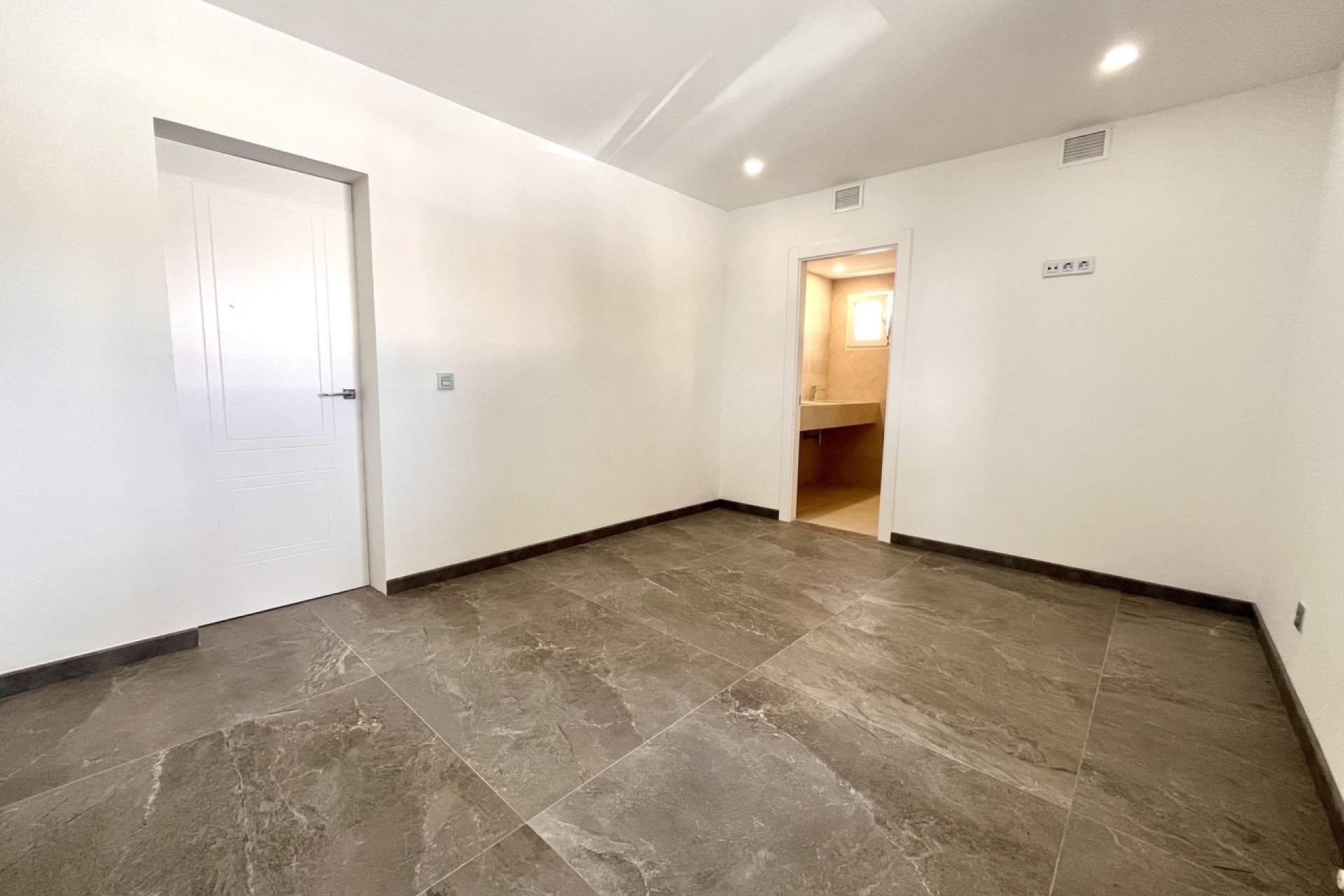 Återförsäljning - Villa -
Los Balcones - Costa Blanca