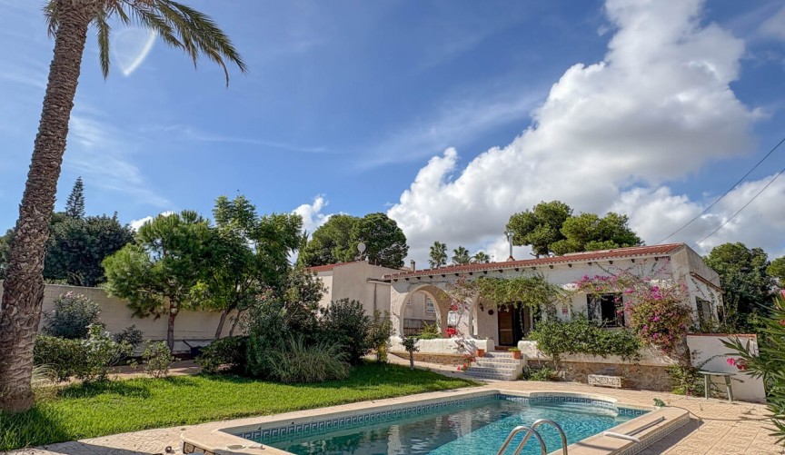 Återförsäljning - Villa -
Los Balcones - Costa Blanca