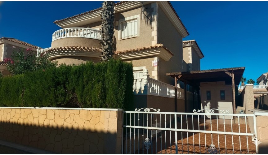 Återförsäljning - Villa -
Los Balcones - Costa Blanca