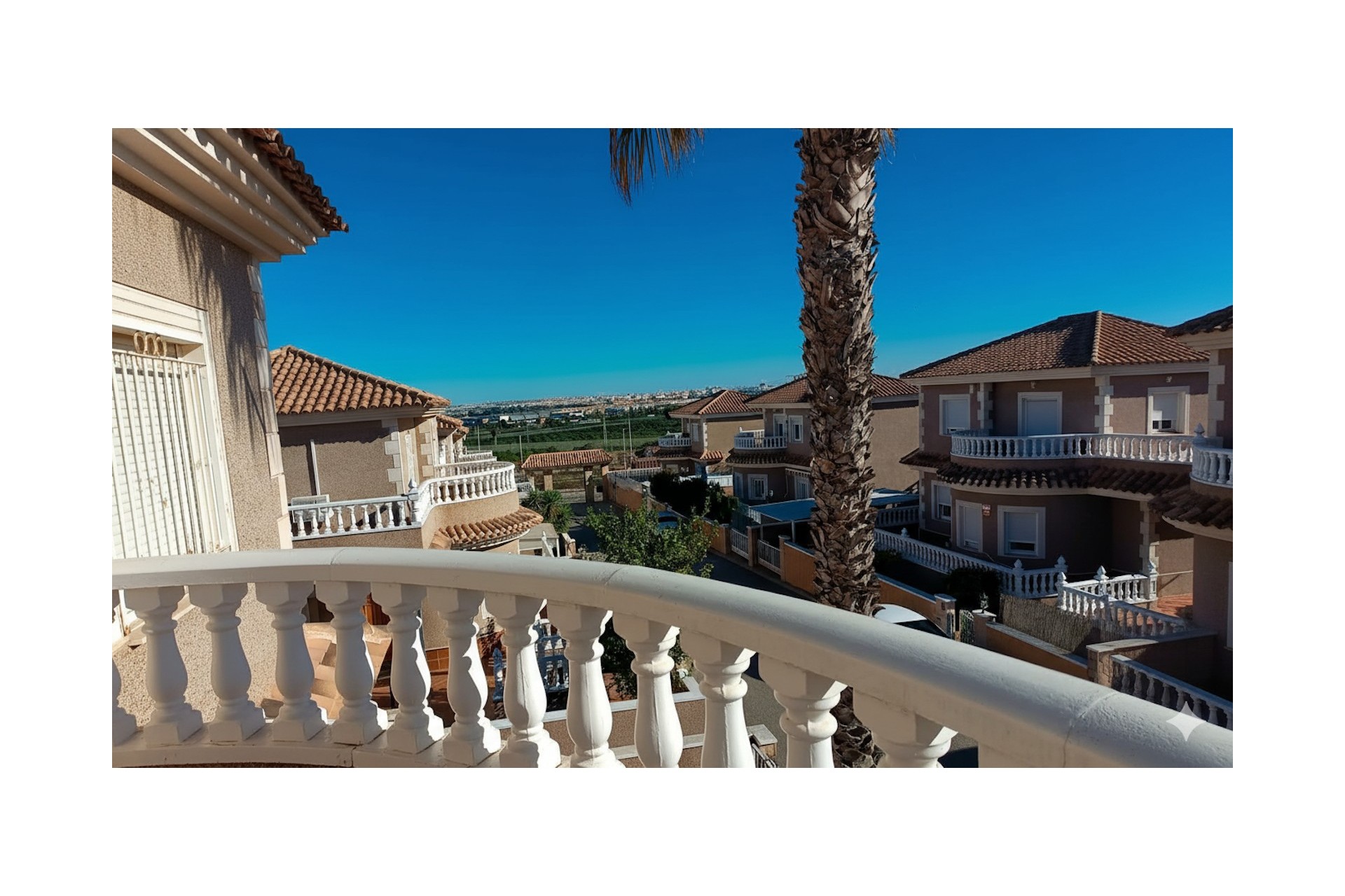 Återförsäljning - Villa -
Los Balcones - Costa Blanca
