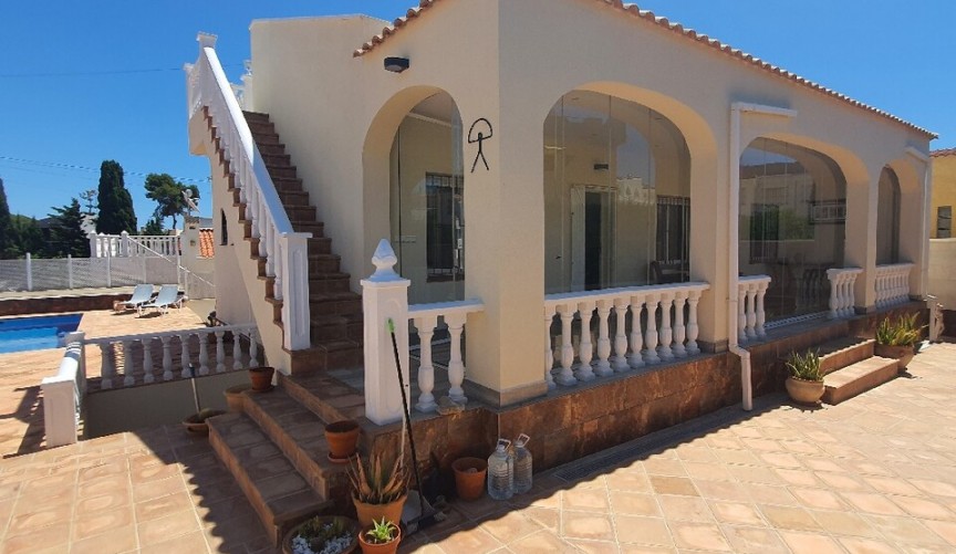 Återförsäljning - Villa -
Los Balcones - Costa Blanca