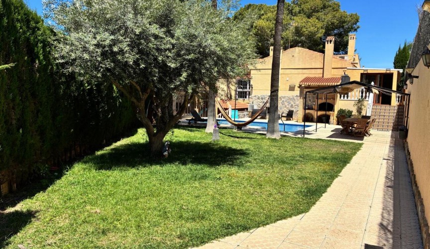 Återförsäljning - Villa -
Los Balcones - Costa Blanca