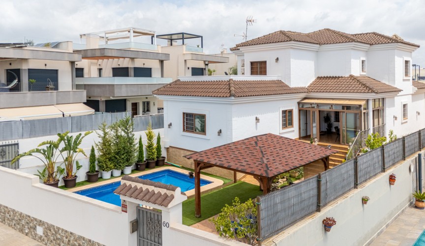 Återförsäljning - Villa -
Los Montesinos - Costa Blanca