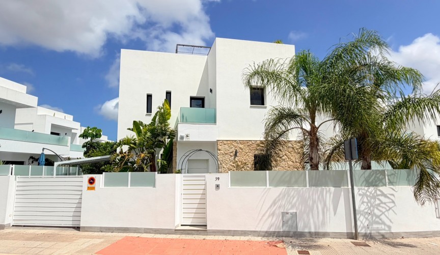 Återförsäljning - Villa -
Los Montesinos - Costa Blanca