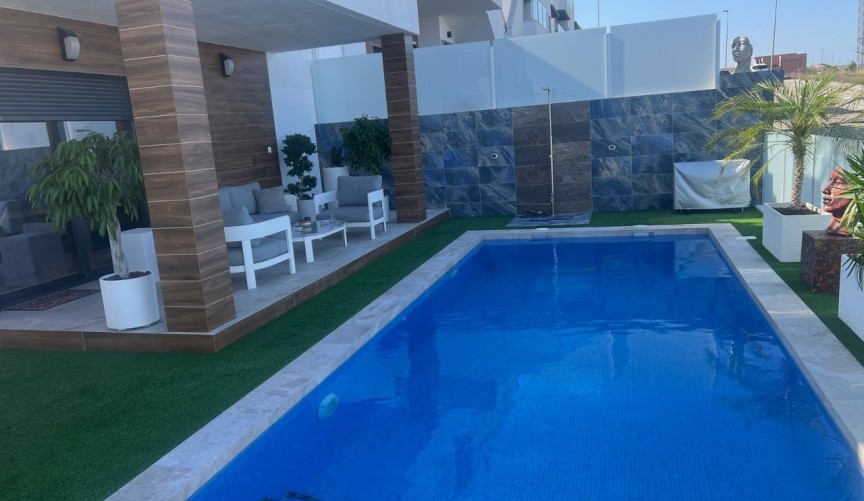 Återförsäljning - Villa -
Los Montesinos - Costa Blanca