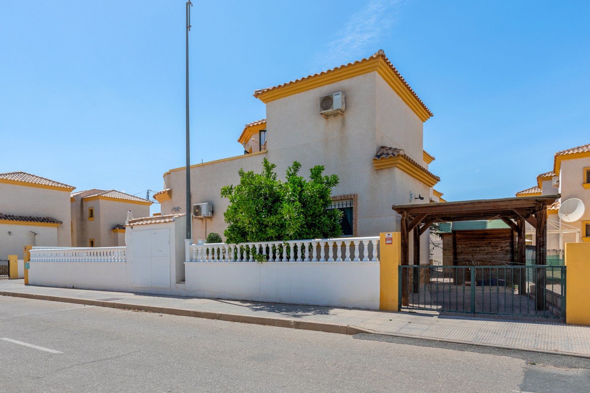 Återförsäljning - Villa -
Los Montesinos - La Herrada