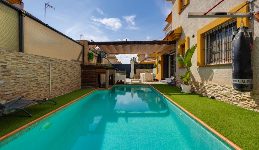 Återförsäljning - Villa -
Los Montesinos - La Herrada