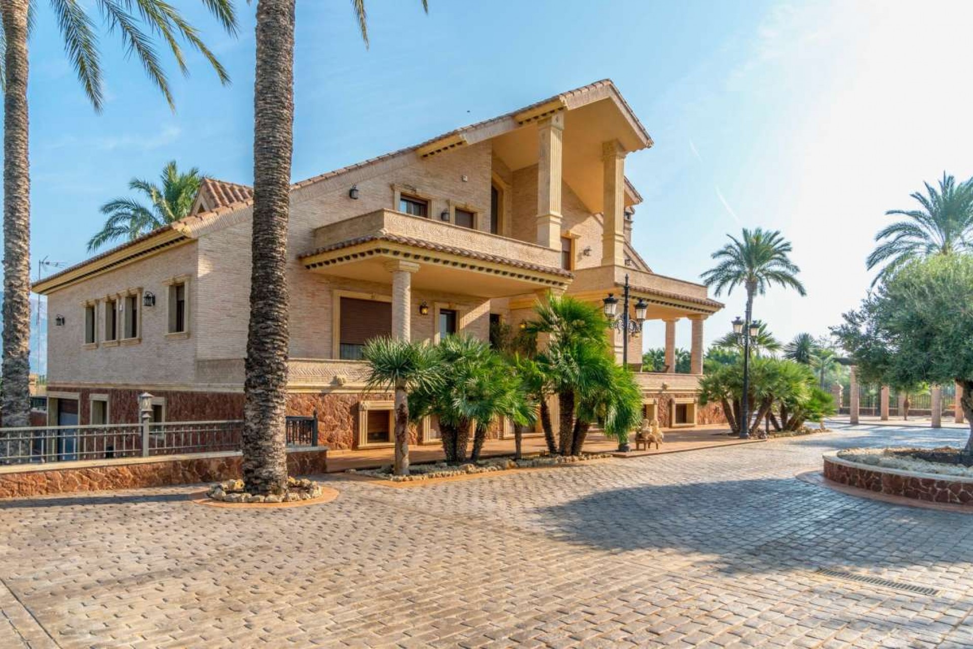 Återförsäljning - Villa -
Molins - Inland