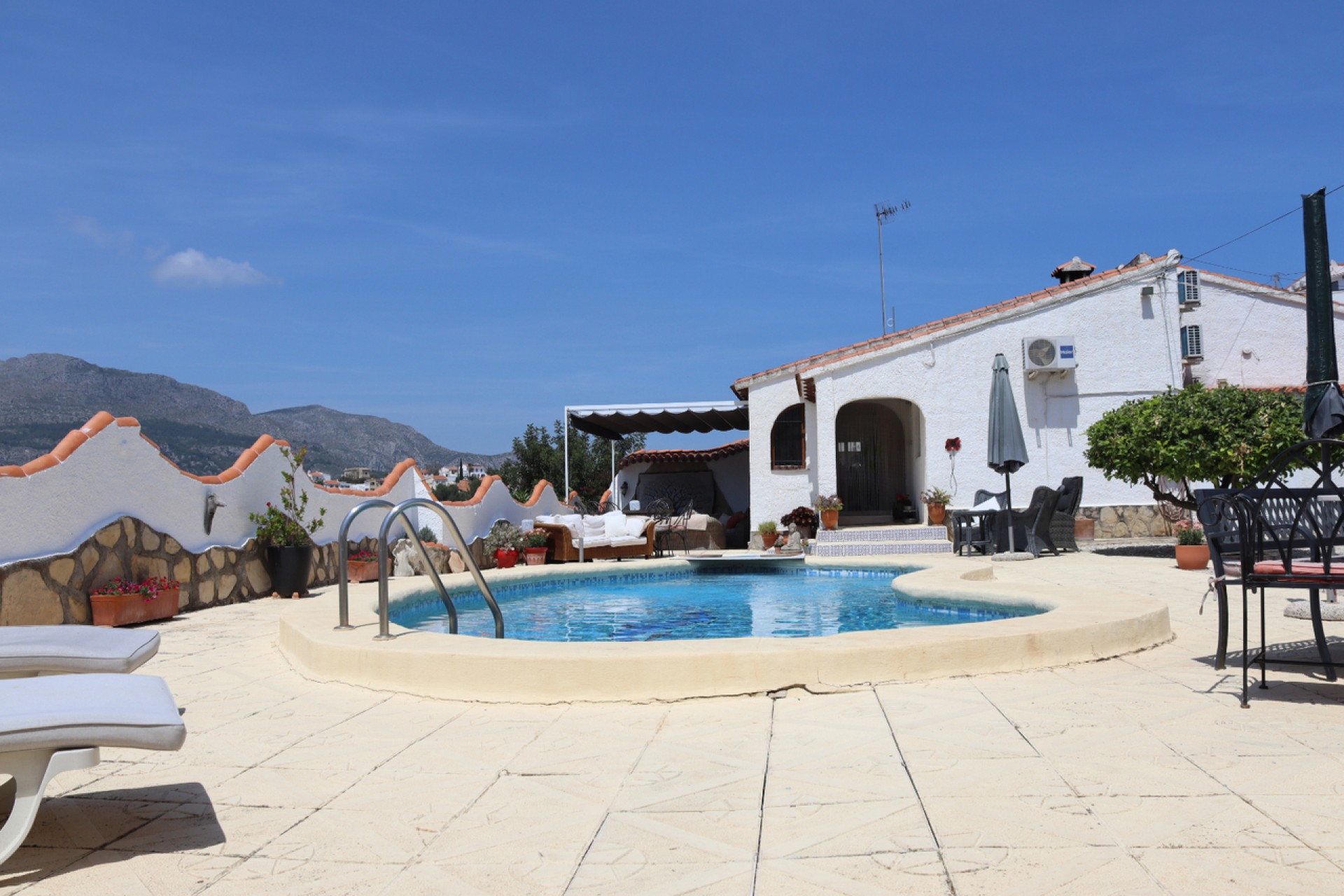 Återförsäljning - Villa -
Orba - Inland