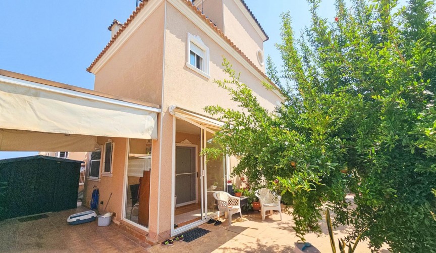 Återförsäljning - Villa -
Orihuela Costa - Cabo Roig