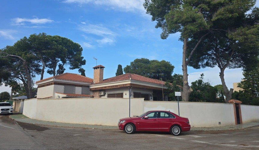 Återförsäljning - Villa -
Orihuela Costa - Campoamor