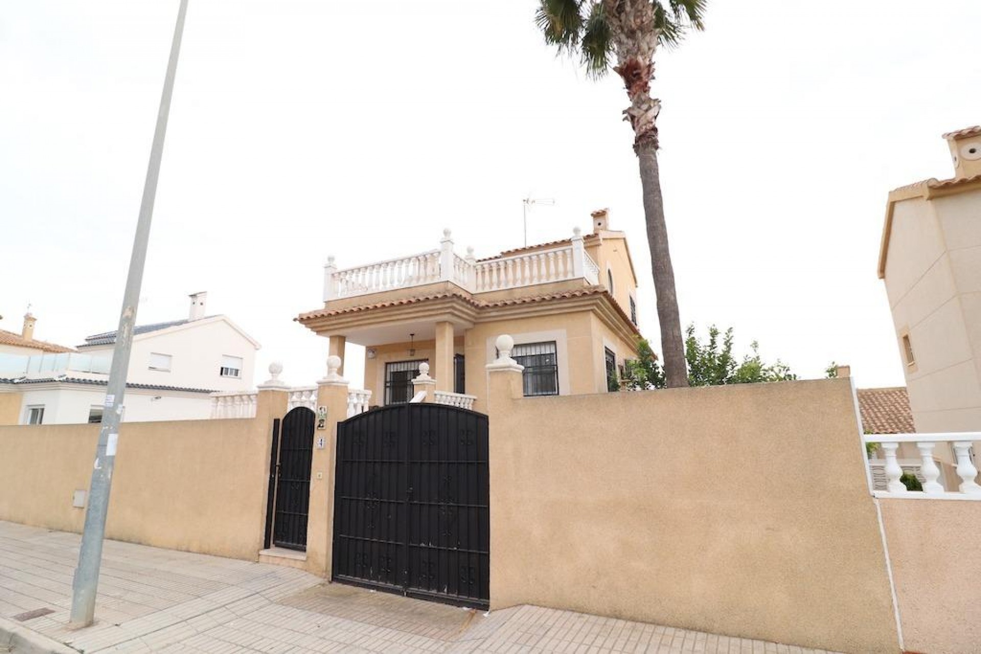 Återförsäljning - Villa -
Orihuela Costa - Costa Blanca