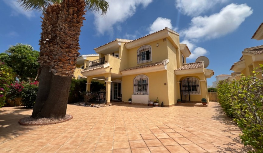 Återförsäljning - Villa -
Orihuela Costa - Costa Blanca