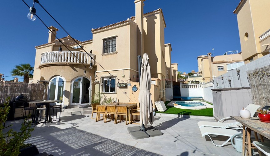 Återförsäljning - Villa -
Orihuela Costa - Costa Blanca
