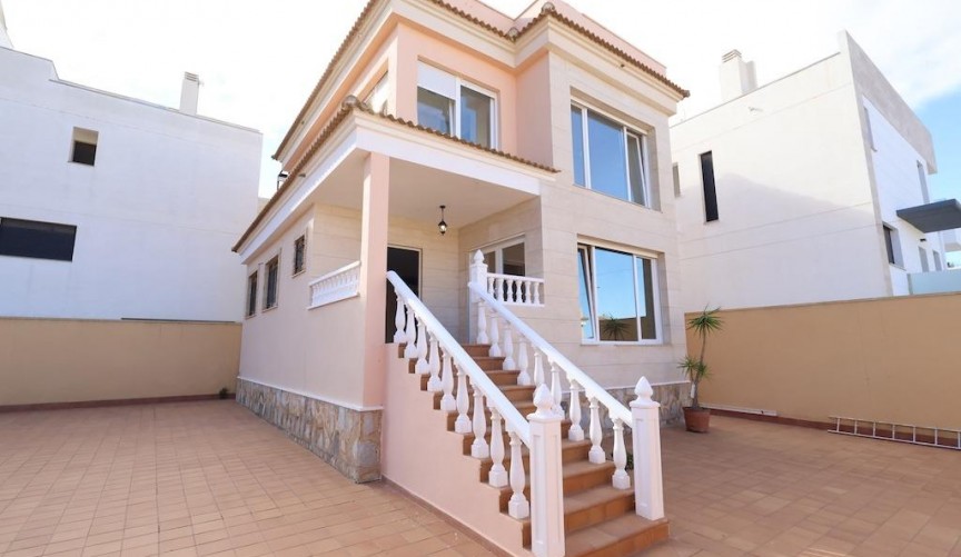 Återförsäljning - Villa -
Orihuela Costa - Costa Blanca