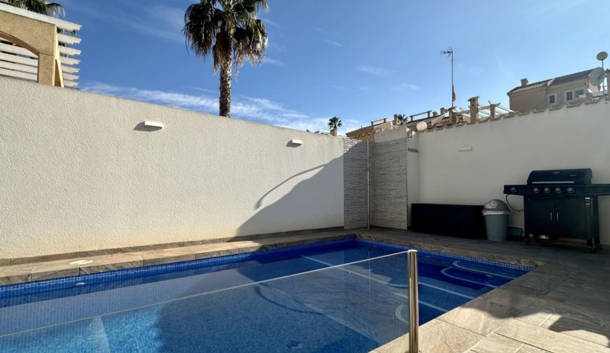 Återförsäljning - Villa -
Orihuela Costa - Costa Blanca