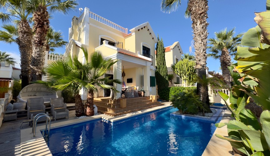 Återförsäljning - Villa -
Orihuela Costa - Costa Blanca