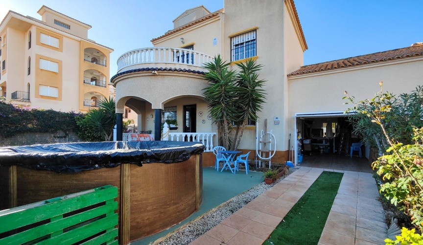 Återförsäljning - Villa -
Orihuela Costa - Costa Blanca