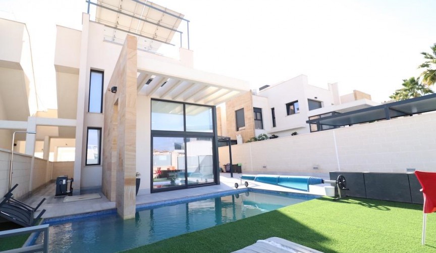 Återförsäljning - Villa -
Orihuela Costa - Costa Blanca