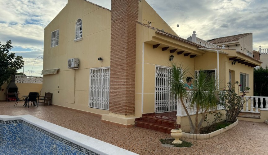 Återförsäljning - Villa -
Orihuela Costa - Costa Blanca