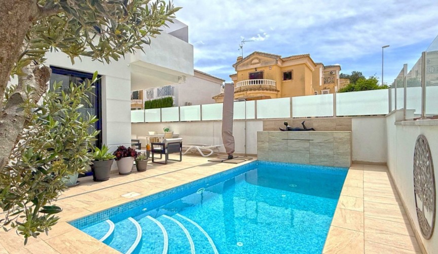 Återförsäljning - Villa -
Orihuela Costa - Costa Blanca