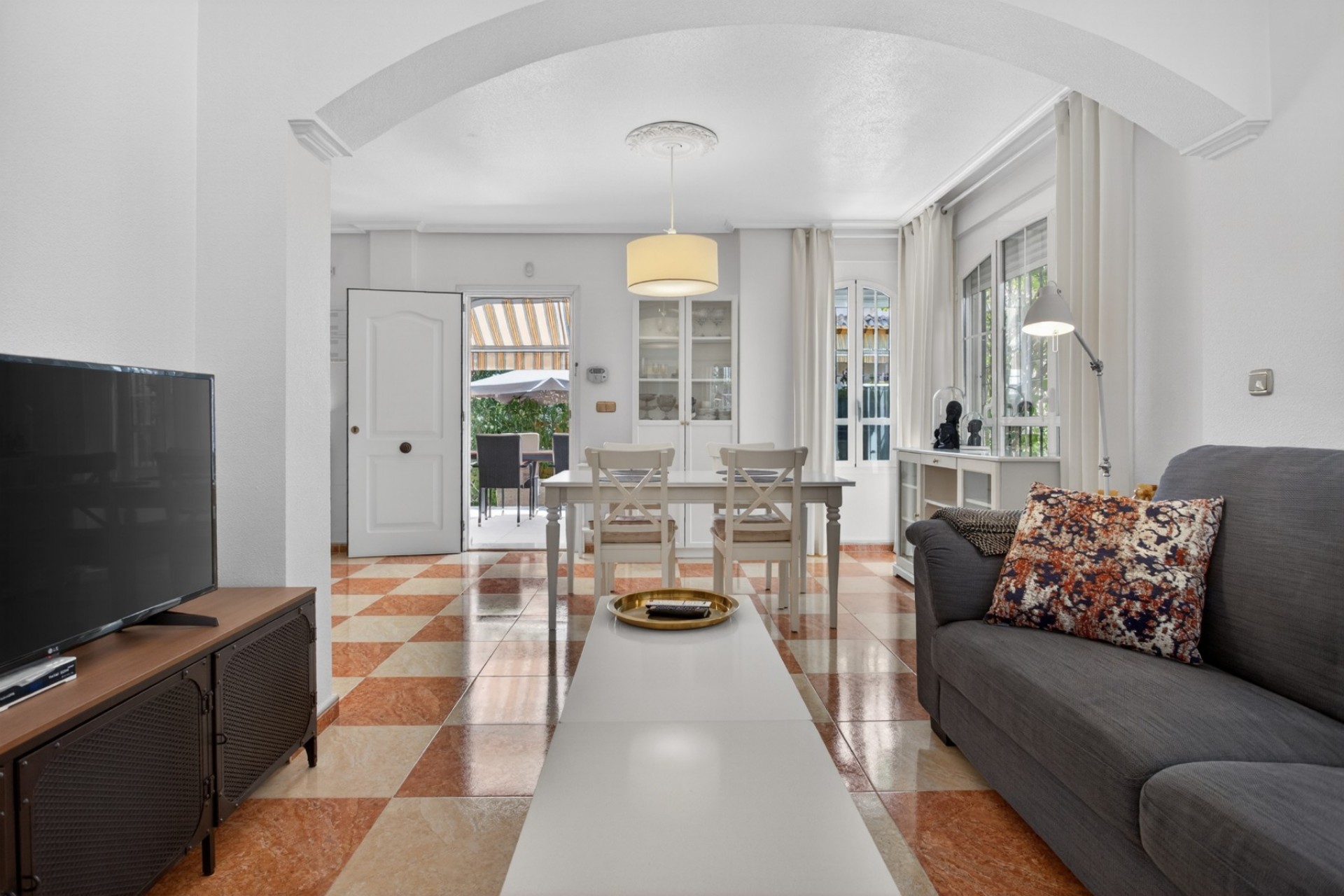 Återförsäljning - Villa -
Orihuela Costa - Costa Blanca