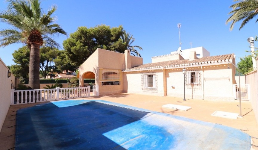 Återförsäljning - Villa -
Orihuela Costa - Costa Blanca