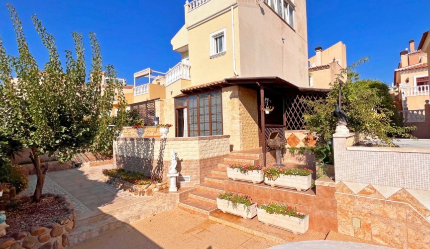 Återförsäljning - Villa -
Orihuela Costa - Costa Blanca