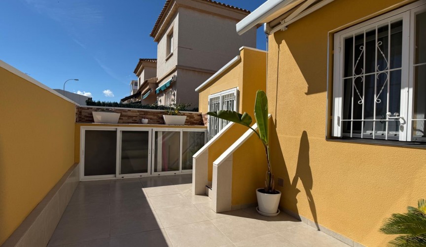 Återförsäljning - Villa -
Orihuela Costa - Costa Blanca