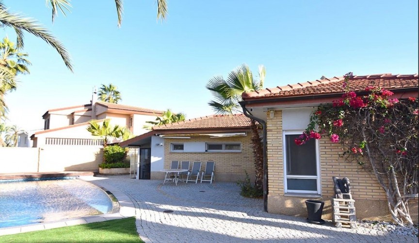 Återförsäljning - Villa -
Orihuela Costa - La Zenia