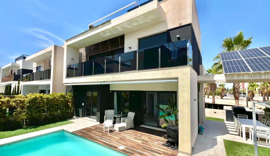 Återförsäljning - Villa -
Orihuela Costa - Lomas de Cabo Roig