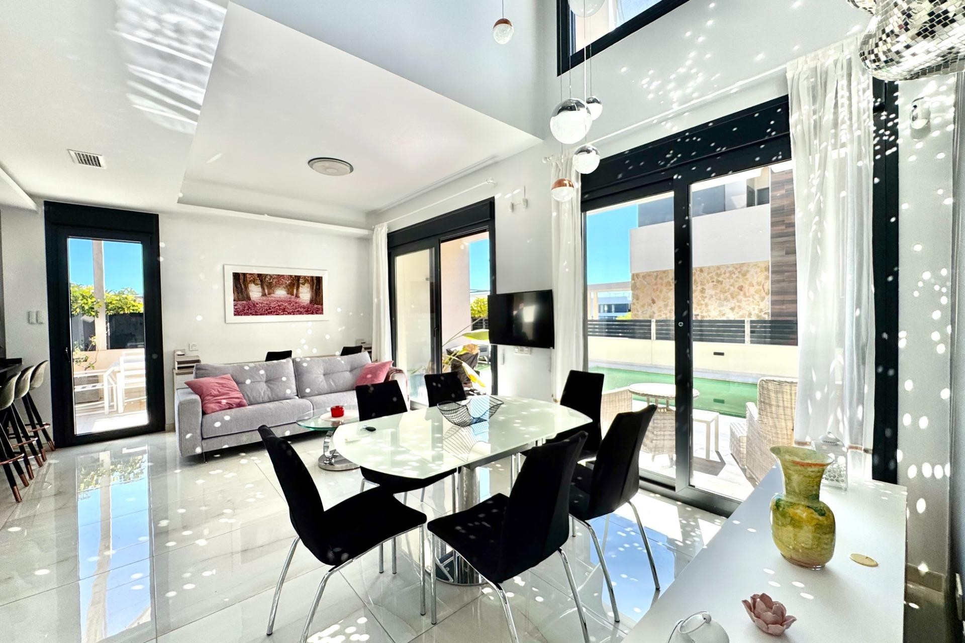 Återförsäljning - Villa -
Orihuela Costa - Lomas de Cabo Roig