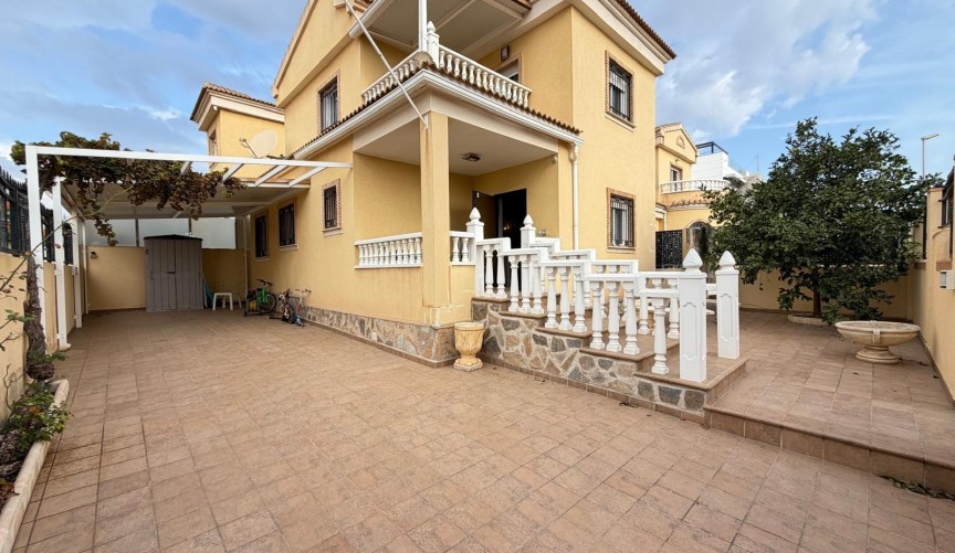 Återförsäljning - Villa -
Orihuela Costa - Lomas De Don Juan