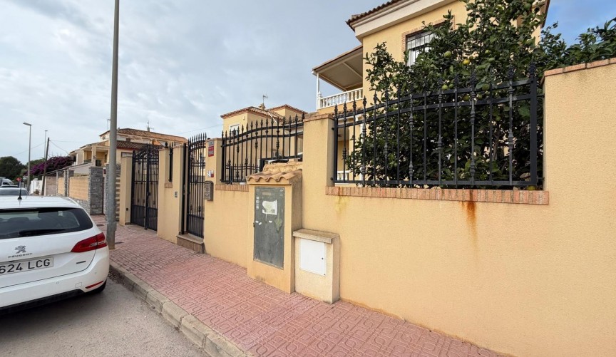 Återförsäljning - Villa -
Orihuela Costa - Lomas De Don Juan