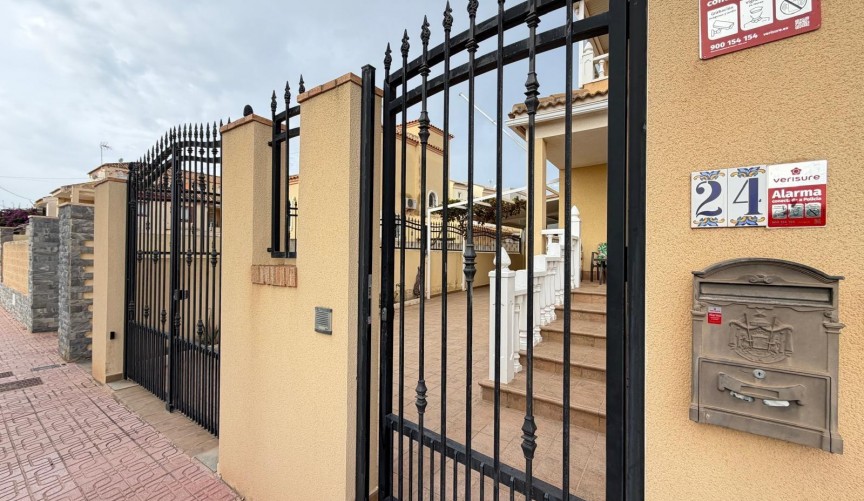Återförsäljning - Villa -
Orihuela Costa - Lomas De Don Juan