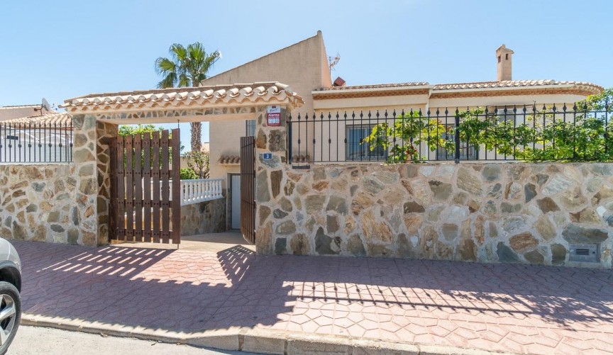 Återförsäljning - Villa -
Orihuela Costa - Playa Flamenca