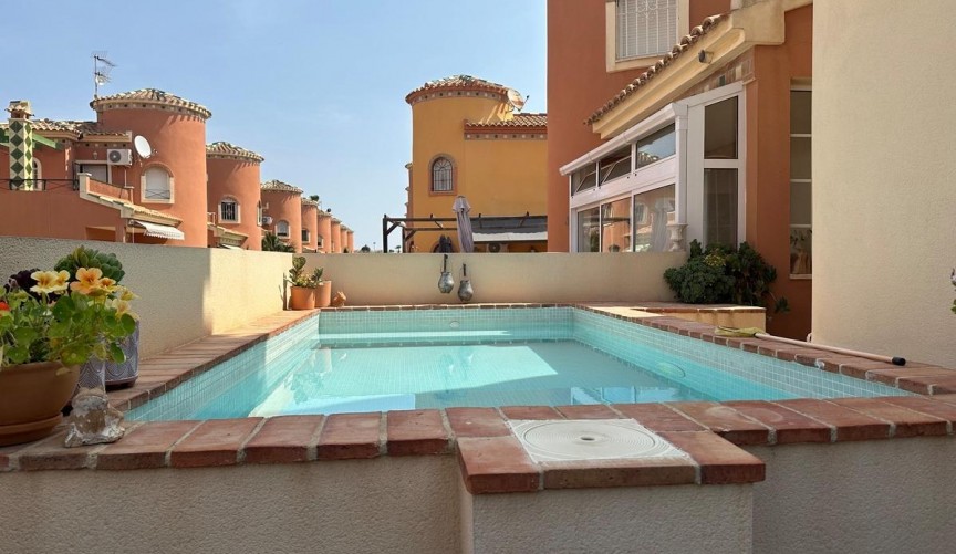 Återförsäljning - Villa -
Orihuela Costa - Playa Flamenca