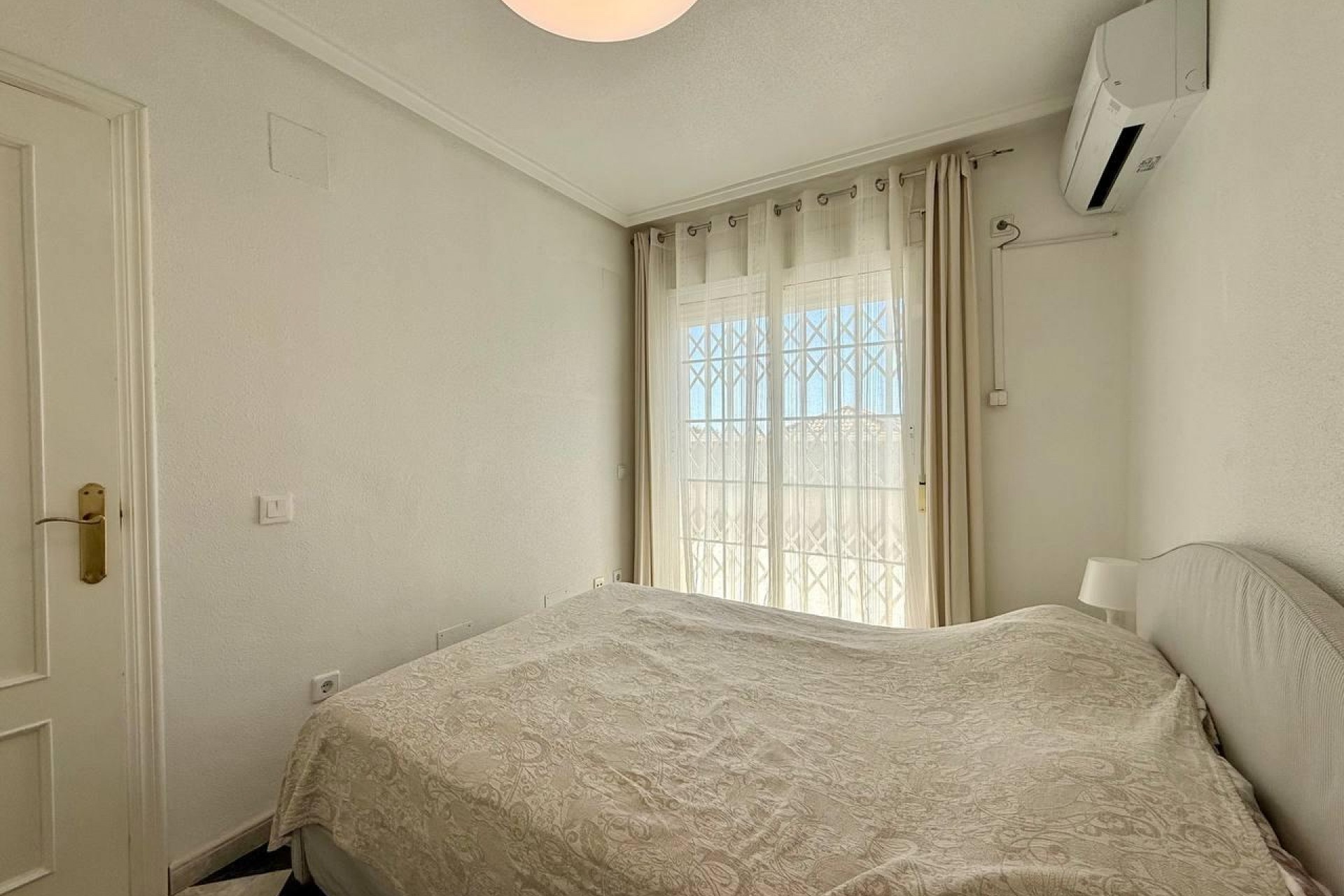 Återförsäljning - Villa -
Orihuela Costa - Playa Flamenca