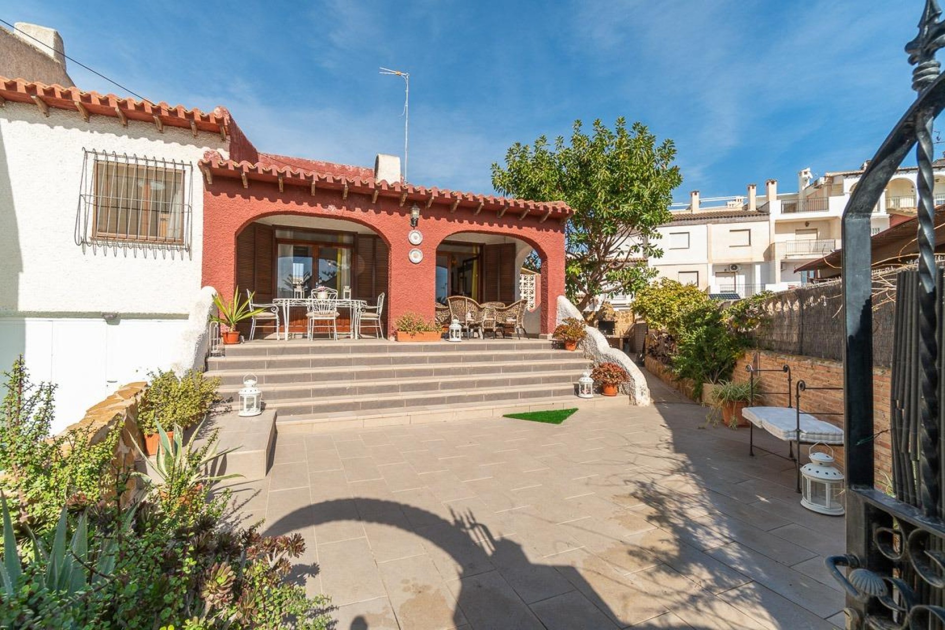 Återförsäljning - Villa -
Orihuela Costa - Punta Prima