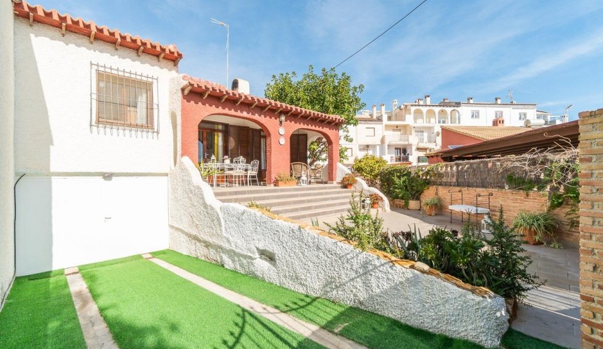 Återförsäljning - Villa -
Orihuela Costa - Punta Prima