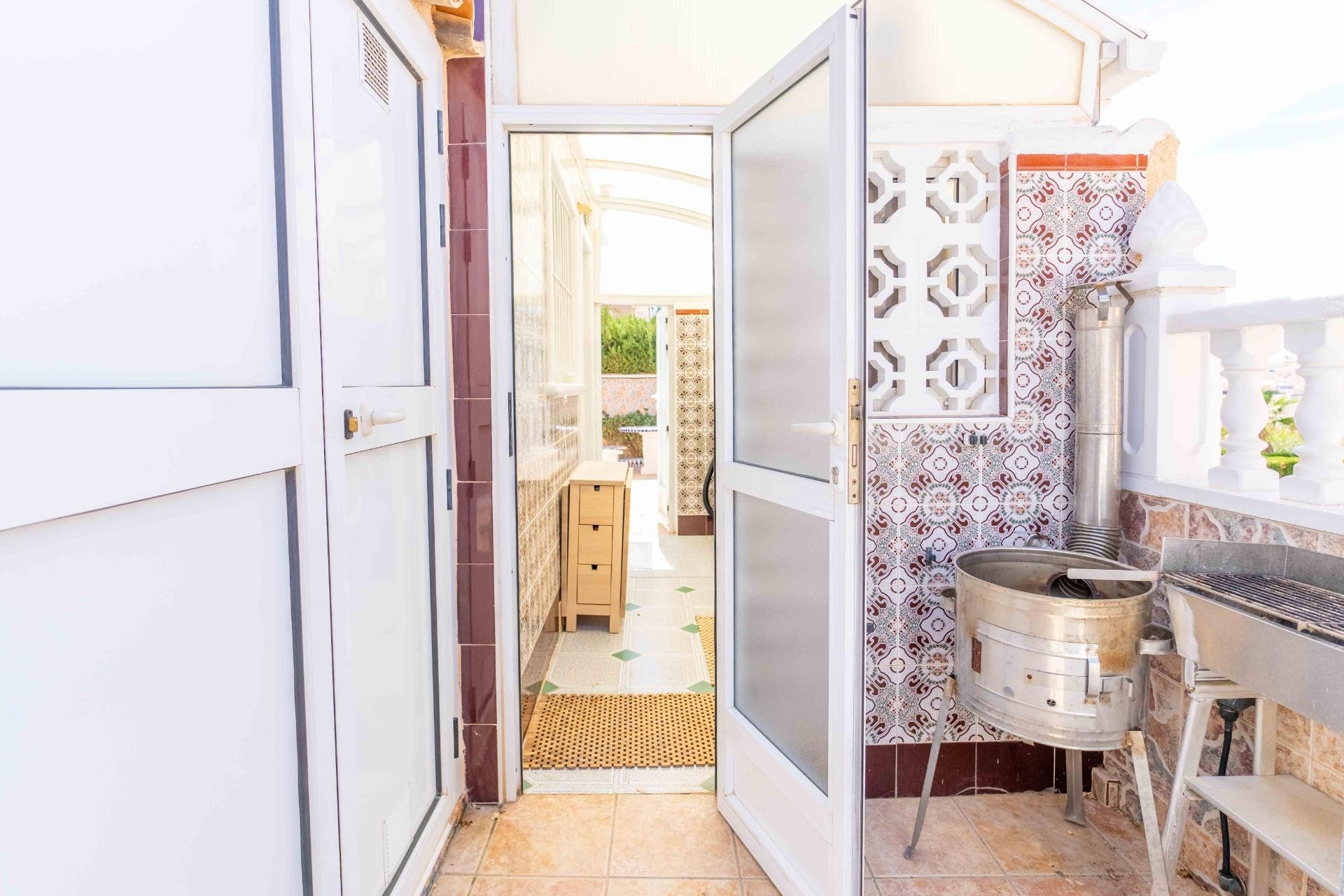 Återförsäljning - Villa -
Orihuela Costa - Punta Prima