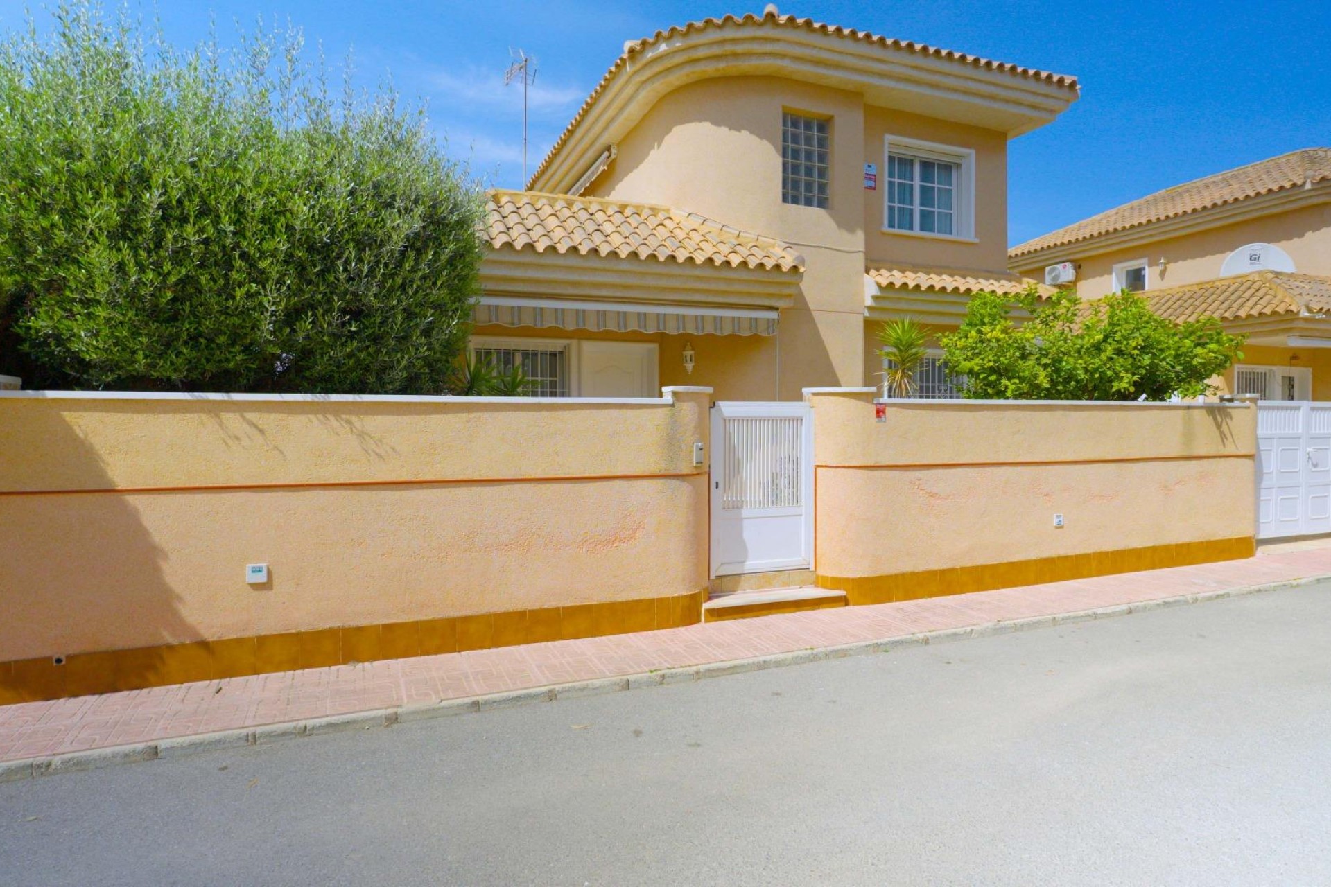 Återförsäljning - Villa -
Orihuela Costa - Punta Prima
