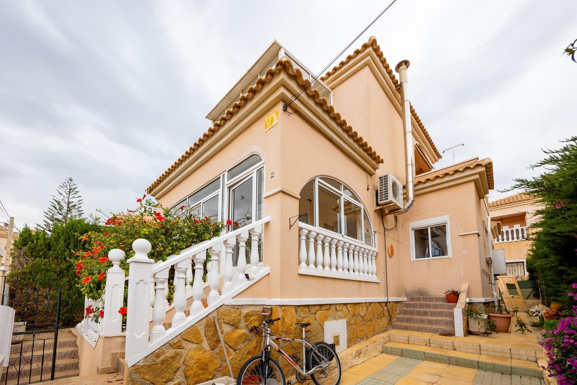 Återförsäljning - Villa -
Orihuela Costa - Villamartín-las Filipinas
