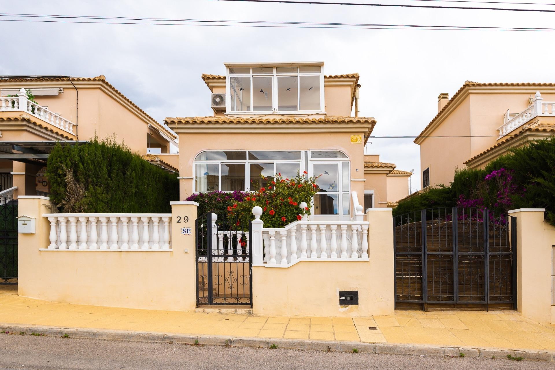 Återförsäljning - Villa -
Orihuela Costa - Villamartín-las Filipinas