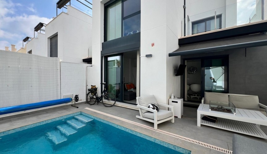 Återförsäljning - Villa -
Orihuela Costa - Villamartín-las Filipinas