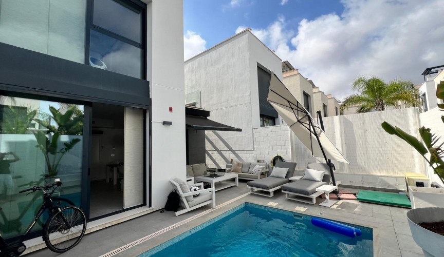 Återförsäljning - Villa -
Orihuela Costa - Villamartín-las Filipinas
